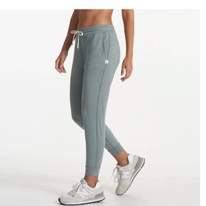 Vuori XS performance jogger stormy heather sage green soft